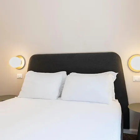 Relstay - Assarotti Appartement *